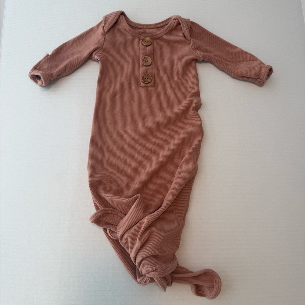 Caden Lane Camel Waffle Bamboo Knotted Gown 0-3m Unisex